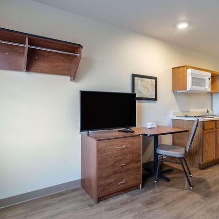 Woodspring Suites Champaign Near University Екстериор снимка