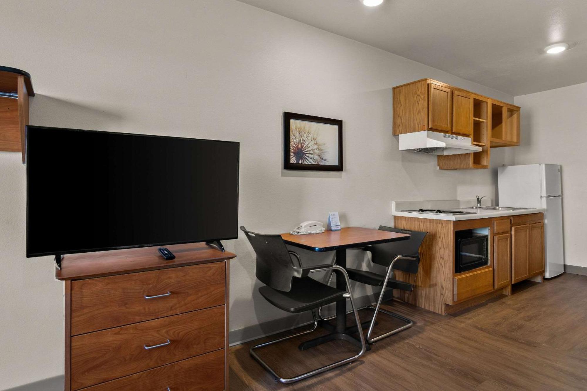 Woodspring Suites Champaign Near University Екстериор снимка