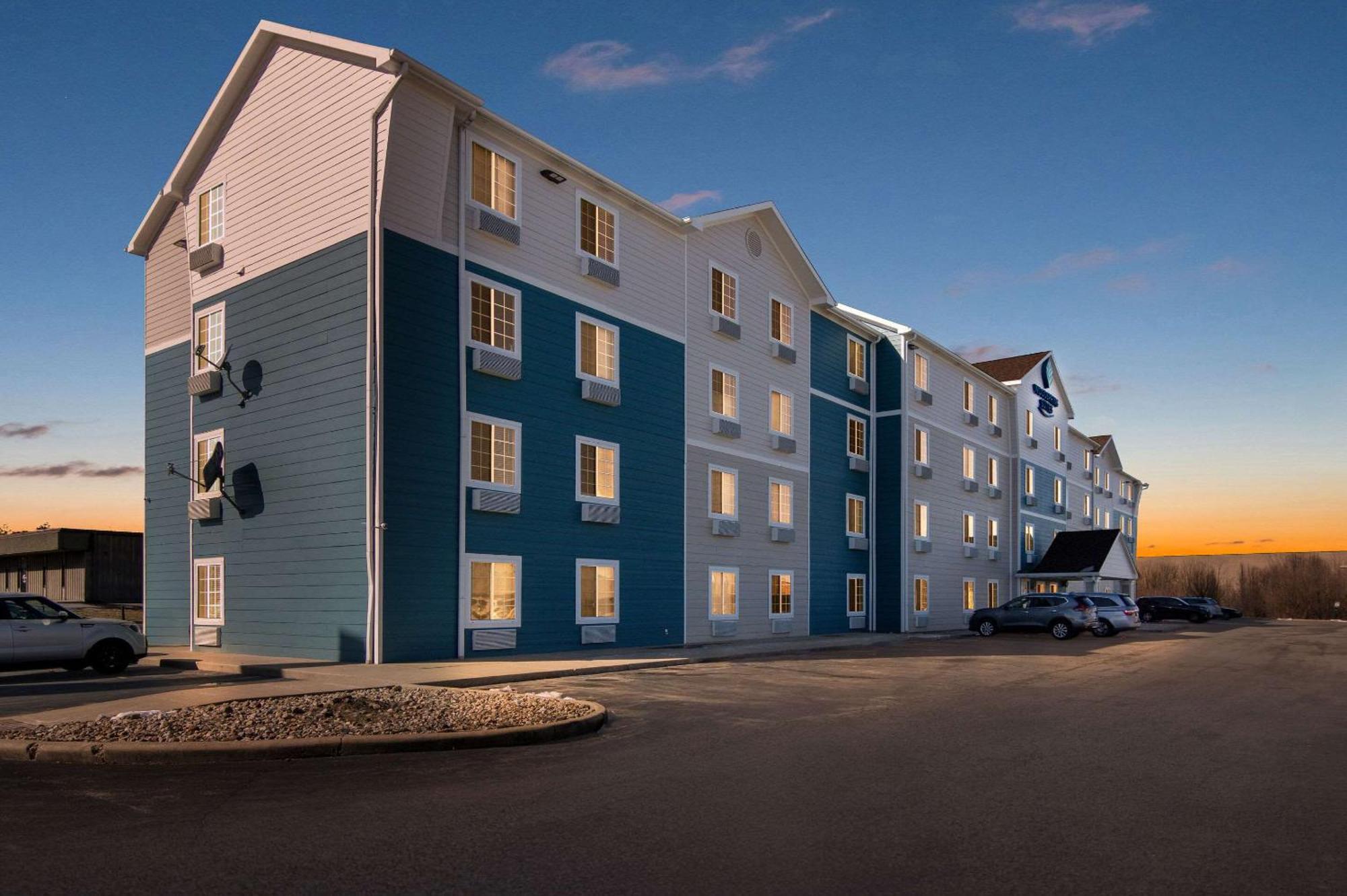 Woodspring Suites Champaign Near University Екстериор снимка