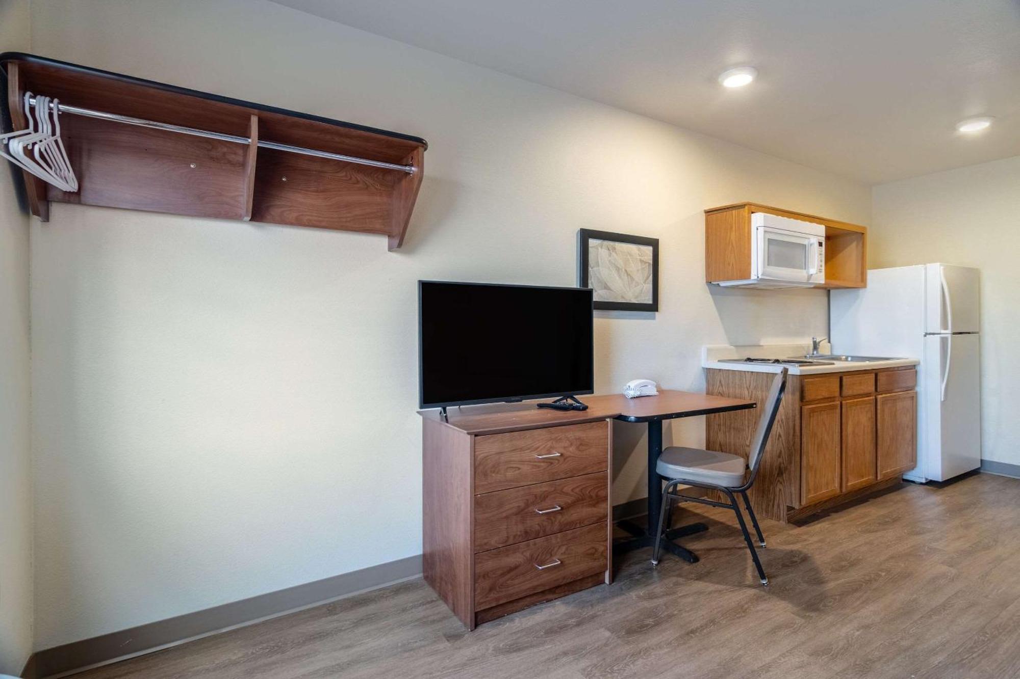 Woodspring Suites Champaign Near University Екстериор снимка