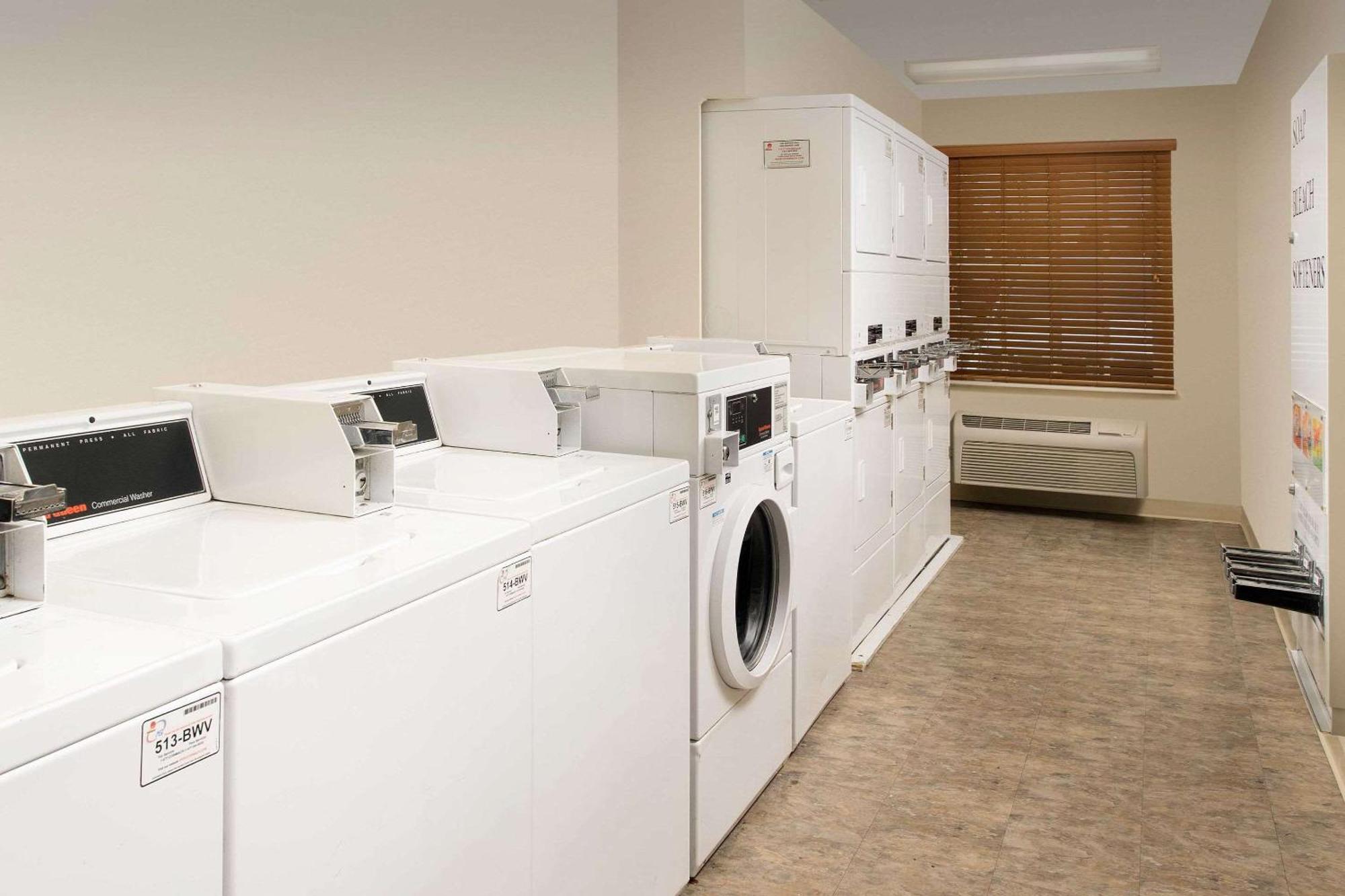 Woodspring Suites Champaign Near University Екстериор снимка