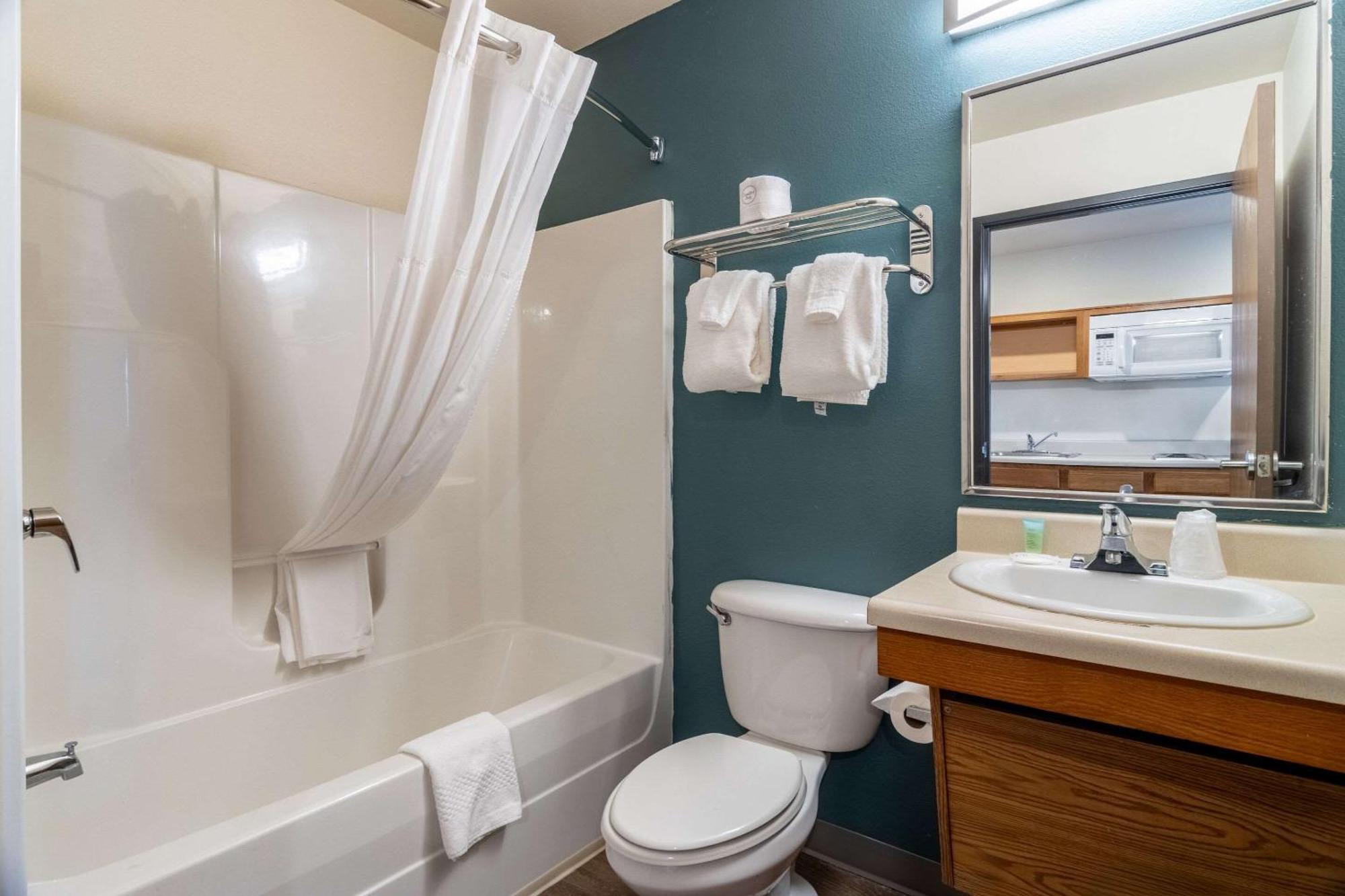 Woodspring Suites Champaign Near University Екстериор снимка