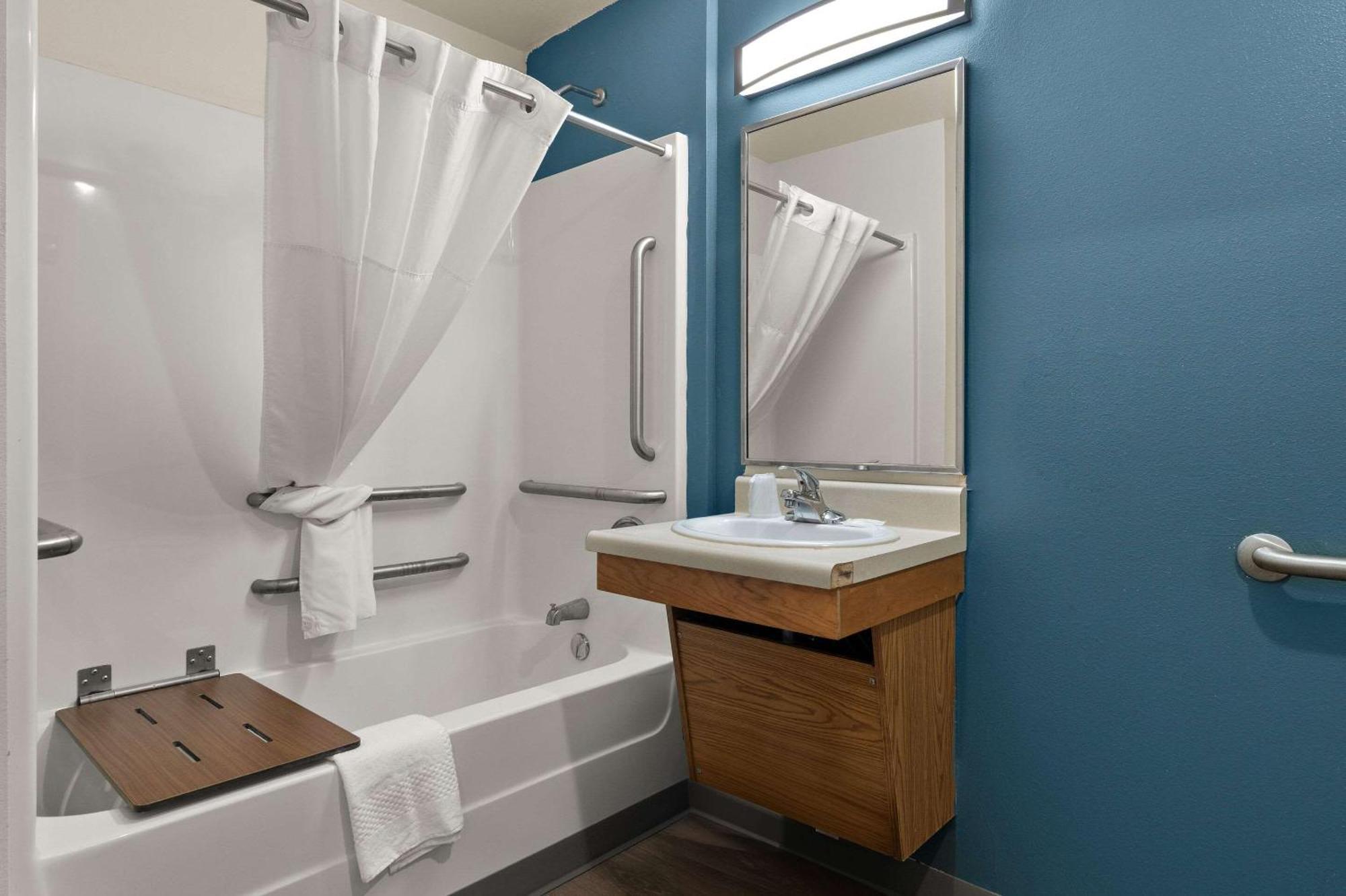 Woodspring Suites Champaign Near University Екстериор снимка
