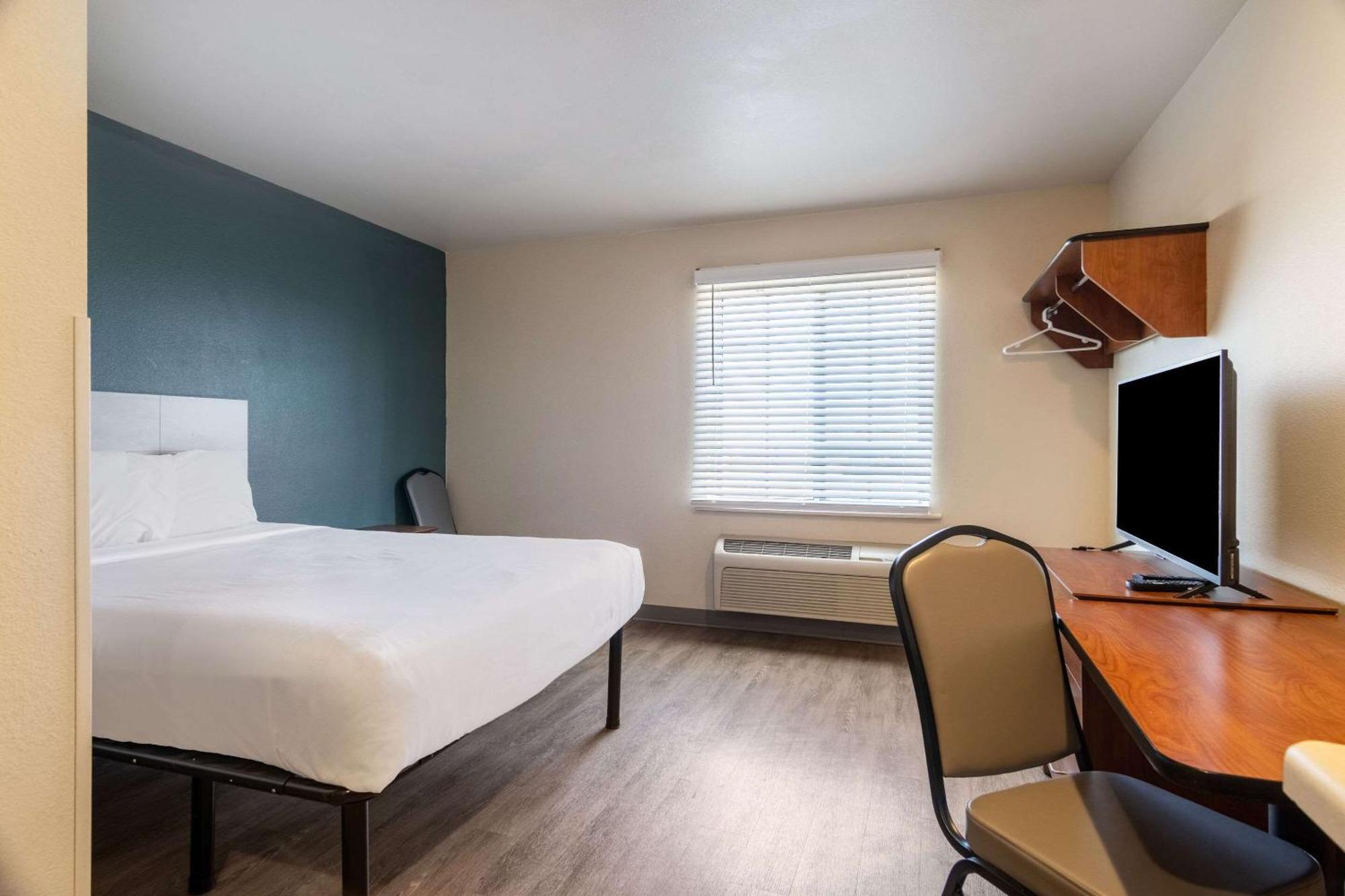 Woodspring Suites Champaign Near University Екстериор снимка