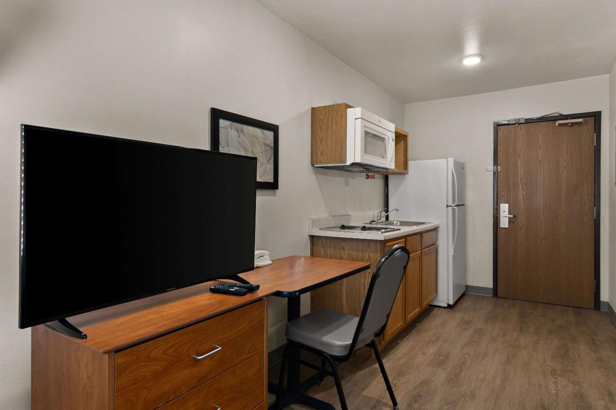 Woodspring Suites Champaign Near University Екстериор снимка