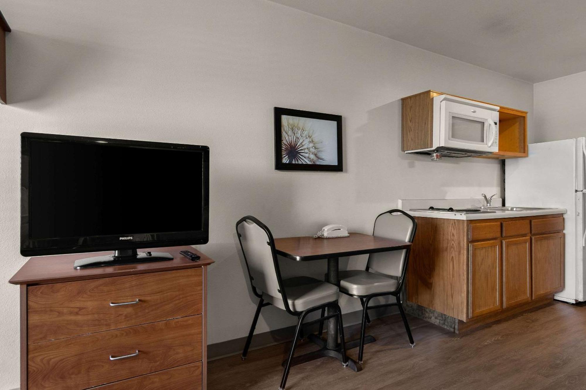 Woodspring Suites Champaign Near University Екстериор снимка