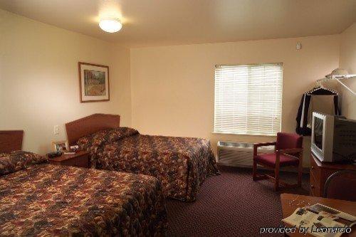 Woodspring Suites Champaign Near University Стая снимка