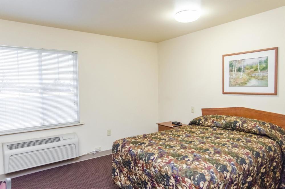 Woodspring Suites Champaign Near University Екстериор снимка